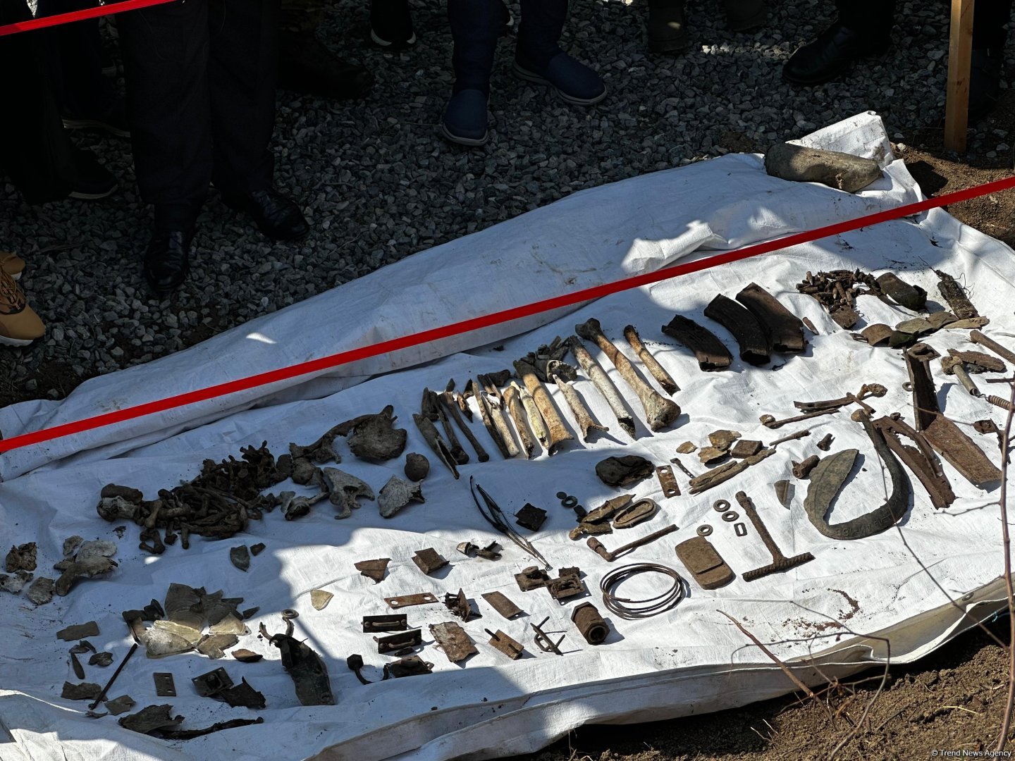 Ağdərədə aşkarlanmış kütləvi məzarlığa baxış keçirilib (FOTO)