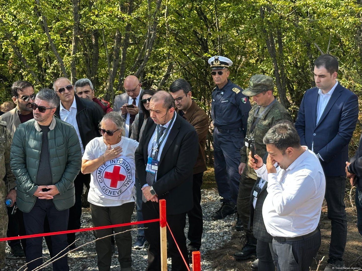 Ağdərədə aşkarlanmış kütləvi məzarlığa baxış keçirilib (FOTO)