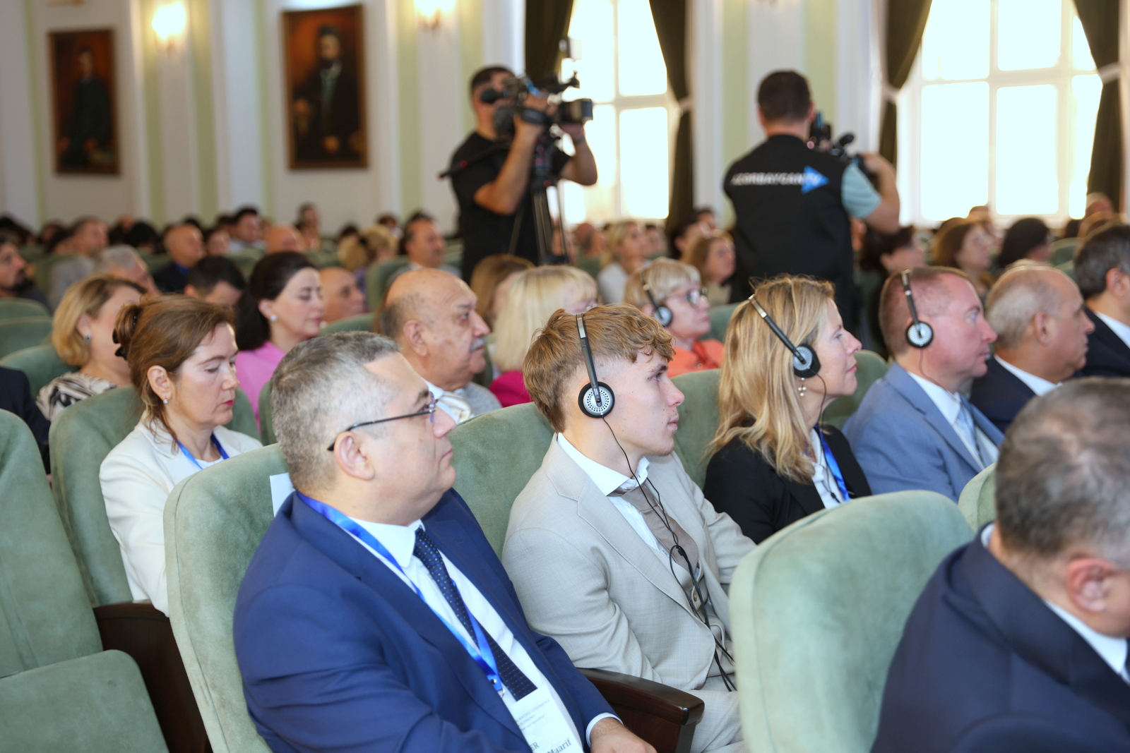 UNEC-də “Yaşıl iqtisadiyyat: Elm, təhsil, texnologiya və innovasiya” mövzusunda beynəlxalq konfrans öz işinə başlayıb (FOTO)