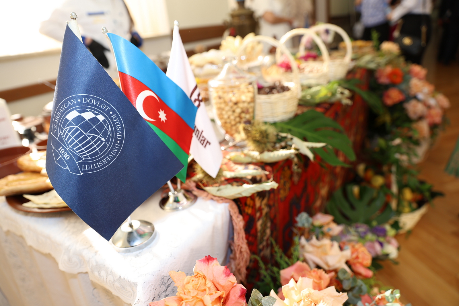 UNEC-də “Yaşıl iqtisadiyyat: Elm, təhsil, texnologiya və innovasiya” mövzusunda beynəlxalq konfrans öz işinə başlayıb (FOTO)