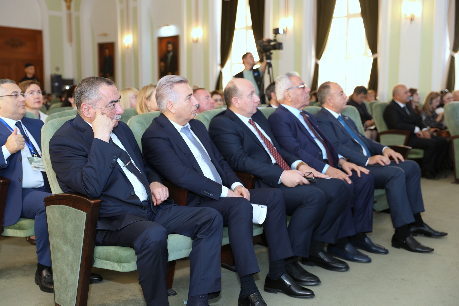 UNEC-də “Yaşıl iqtisadiyyat: Elm, təhsil, texnologiya və innovasiya” mövzusunda beynəlxalq konfrans öz işinə başlayıb (FOTO)