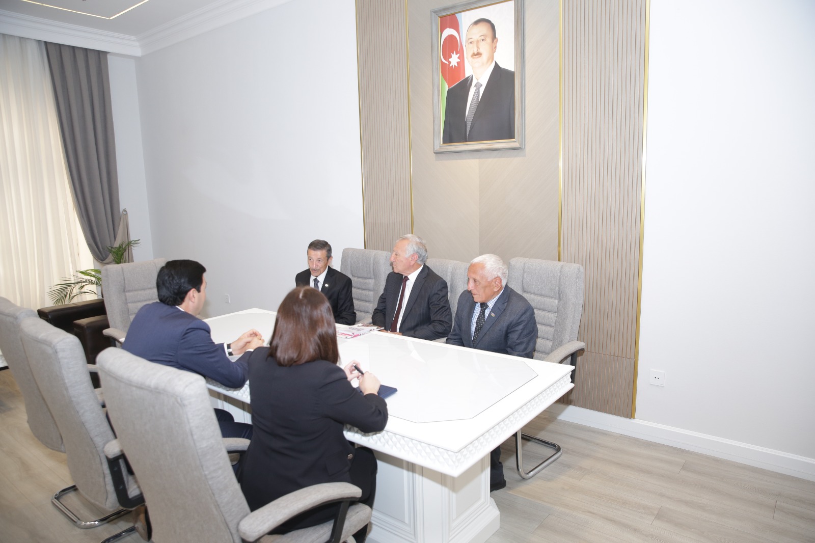 Elnur Rzayev 75 illik yubileyini qeyd edən İbrahim Ağçaylı ilə görüşüb (FOTO)