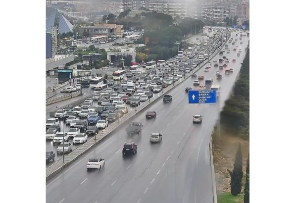 Sürücülərin NƏZƏRİNƏ: bu yollarda tıxac var
