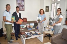 Manisa Xalq Kitabxanasına Azərbaycanla bağlı kitablar hədiyyə edilib (FOTO)