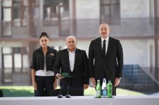 Prezident İlham Əliyev və Birinci xanım Mehriban Əliyeva Cəbrayıl şəhərində inşa olunan yaşayış kompleksinin açılışında iştirak ediblər (FOTO/VİDEO) (YENİLƏNİB-3)