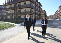 Prezident İlham Əliyev və Birinci xanım Mehriban Əliyeva Cəbrayıl şəhərində inşa olunan yaşayış kompleksinin açılışında iştirak ediblər (FOTO/VİDEO) (YENİLƏNİB-3)