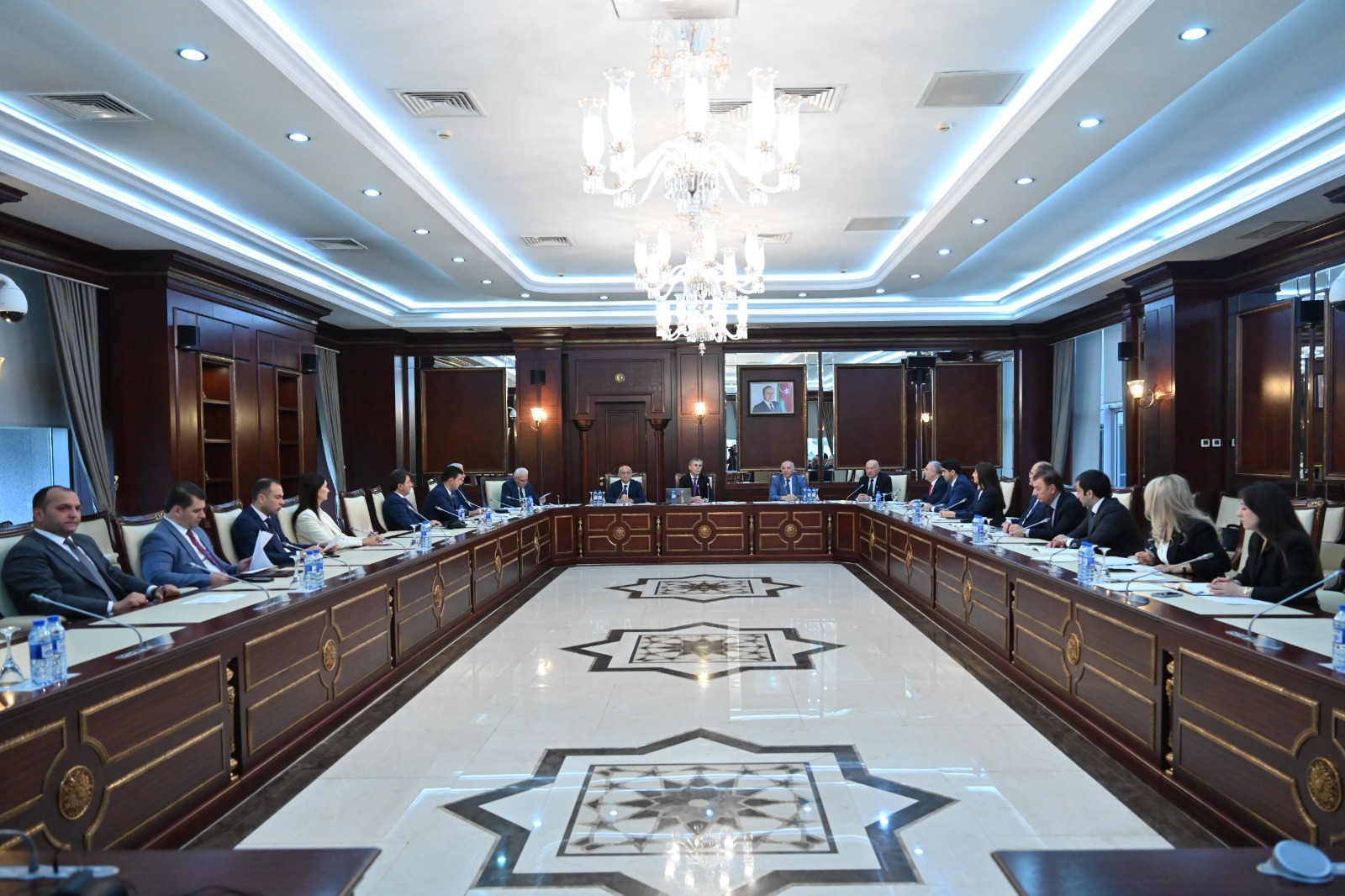 İnsan hüquqları komitəsi payız sessiyasında ilk iclasını keçirib (FOTO)