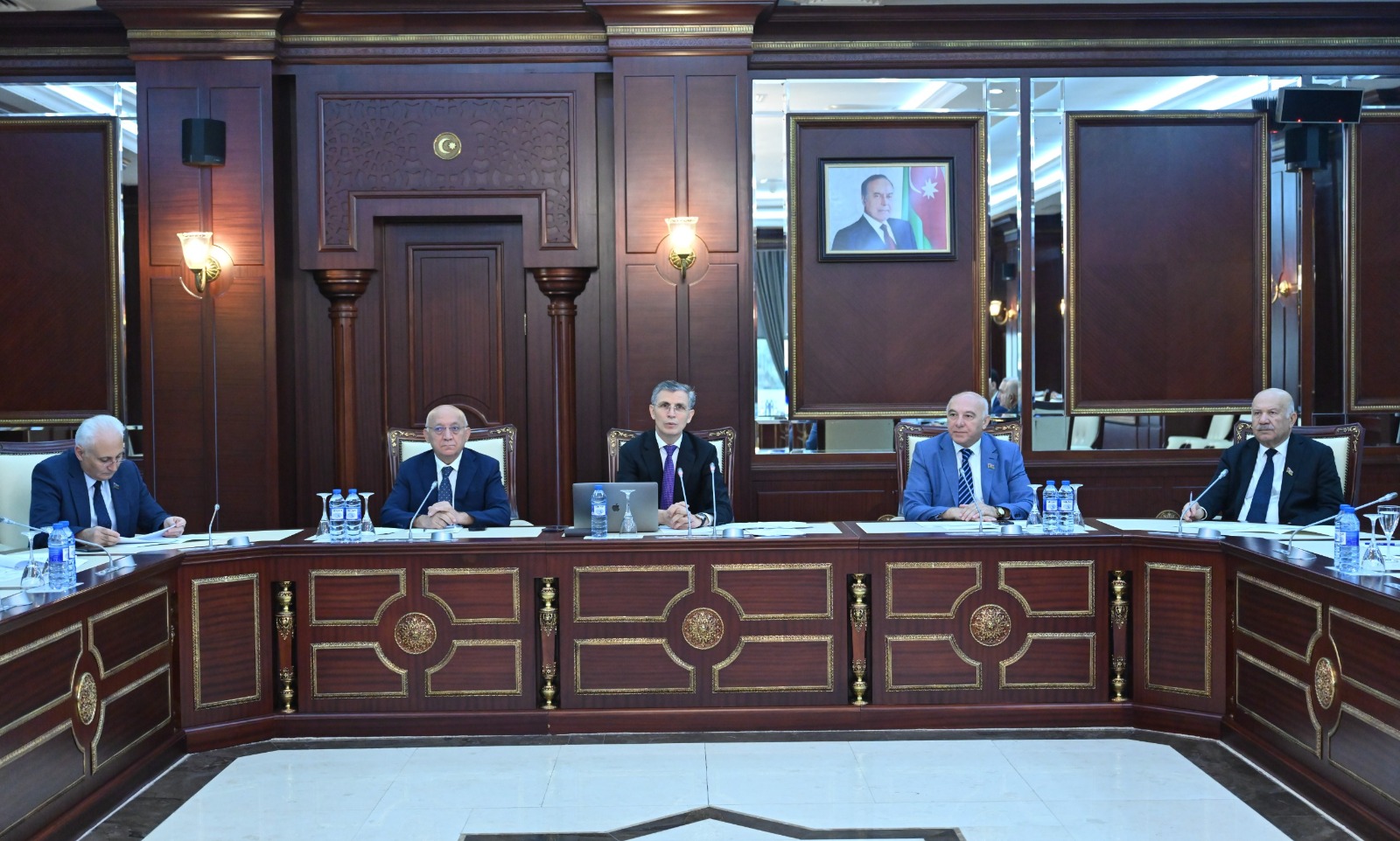 İnsan hüquqları komitəsi payız sessiyasında ilk iclasını keçirib (FOTO)