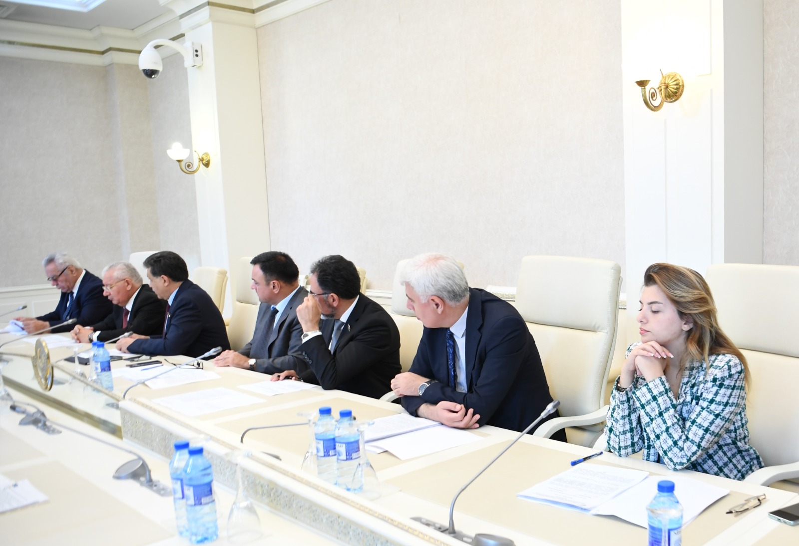 İqtisadi siyasət, sənaye və sahibkarlıq komitəsinin ilk iclası keçirilib (FOTO)