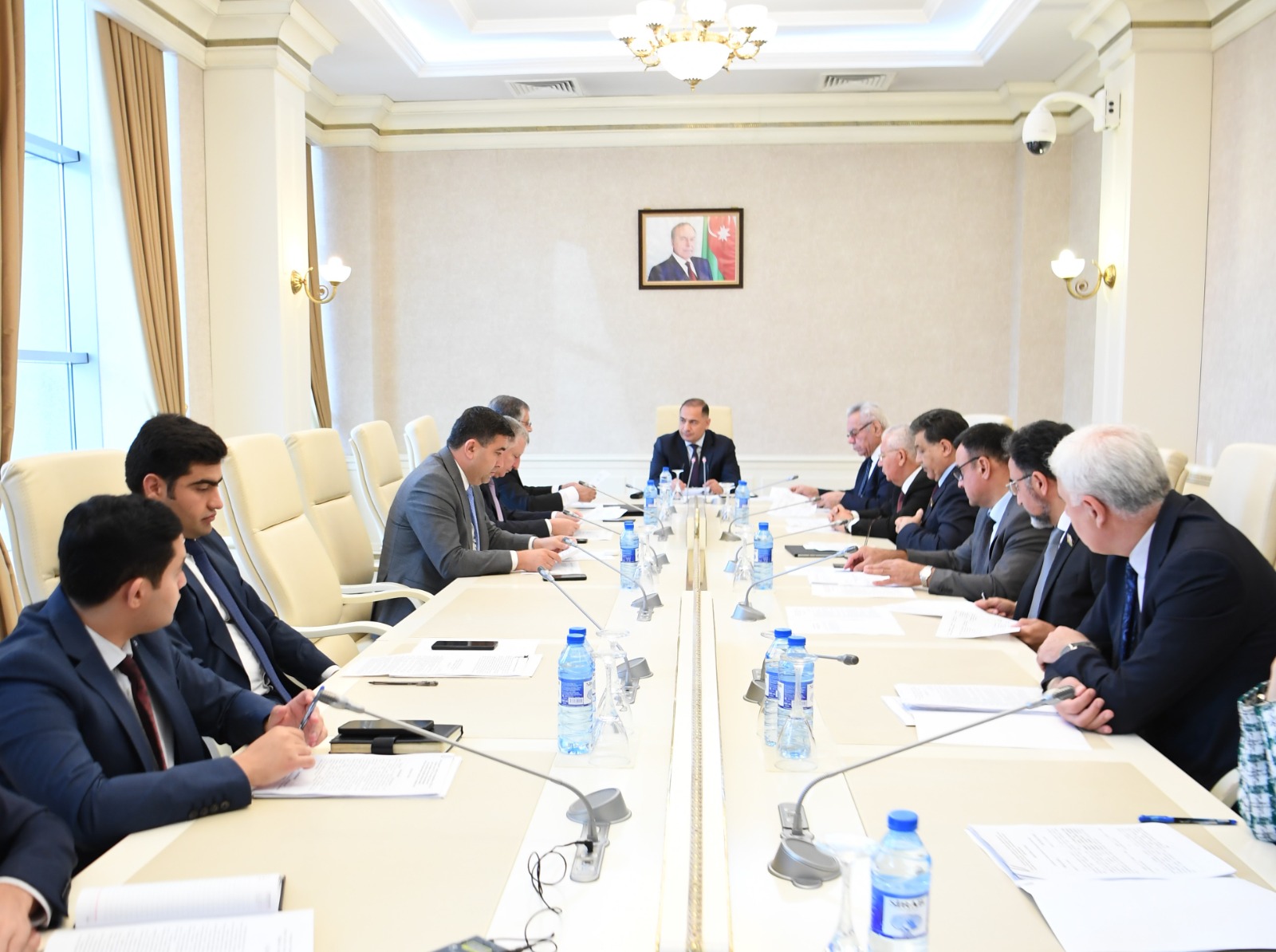 İqtisadi siyasət, sənaye və sahibkarlıq komitəsinin ilk iclası keçirilib (FOTO)