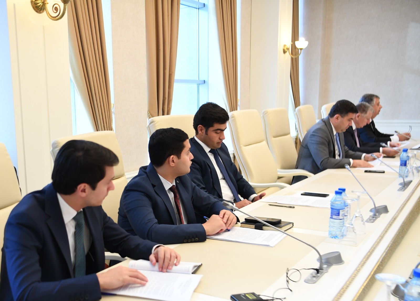 İqtisadi siyasət, sənaye və sahibkarlıq komitəsinin ilk iclası keçirilib (FOTO)
