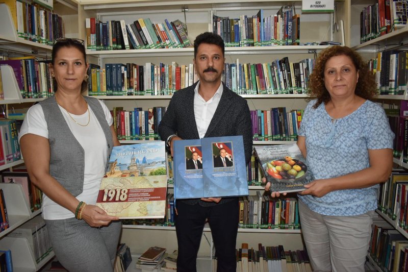 Manisa Xalq Kitabxanasına Azərbaycanla bağlı kitablar hədiyyə edilib (FOTO)