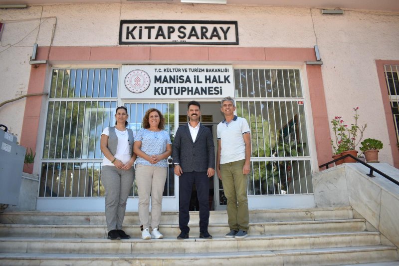 Manisa Xalq Kitabxanasına Azərbaycanla bağlı kitablar hədiyyə edilib (FOTO)