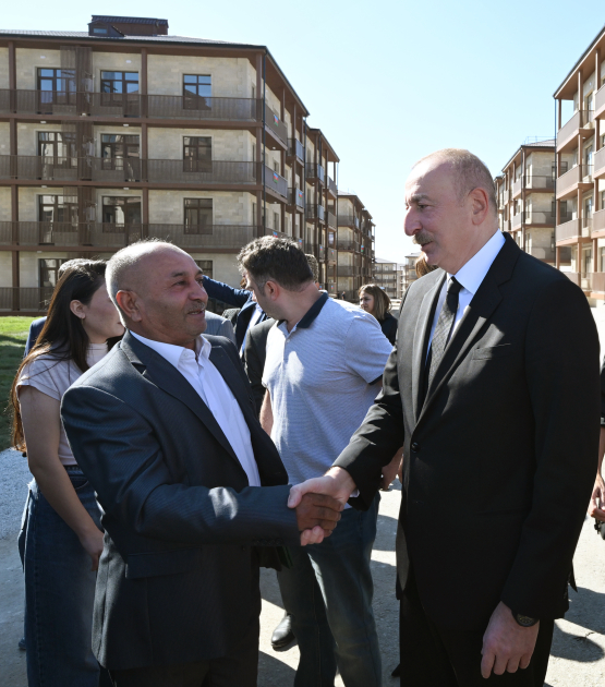Prezident İlham Əliyev və Birinci xanım Mehriban Əliyeva Cəbrayıl şəhərində inşa olunan yaşayış kompleksinin açılışında iştirak ediblər (FOTO/VİDEO) (YENİLƏNİB-3)