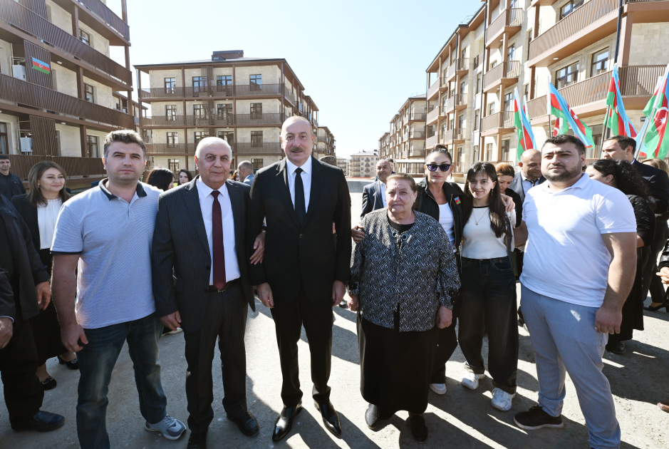 Prezident İlham Əliyev və Birinci xanım Mehriban Əliyeva Cəbrayıl şəhərində inşa olunan yaşayış kompleksinin açılışında iştirak ediblər (FOTO/VİDEO) (YENİLƏNİB-3)