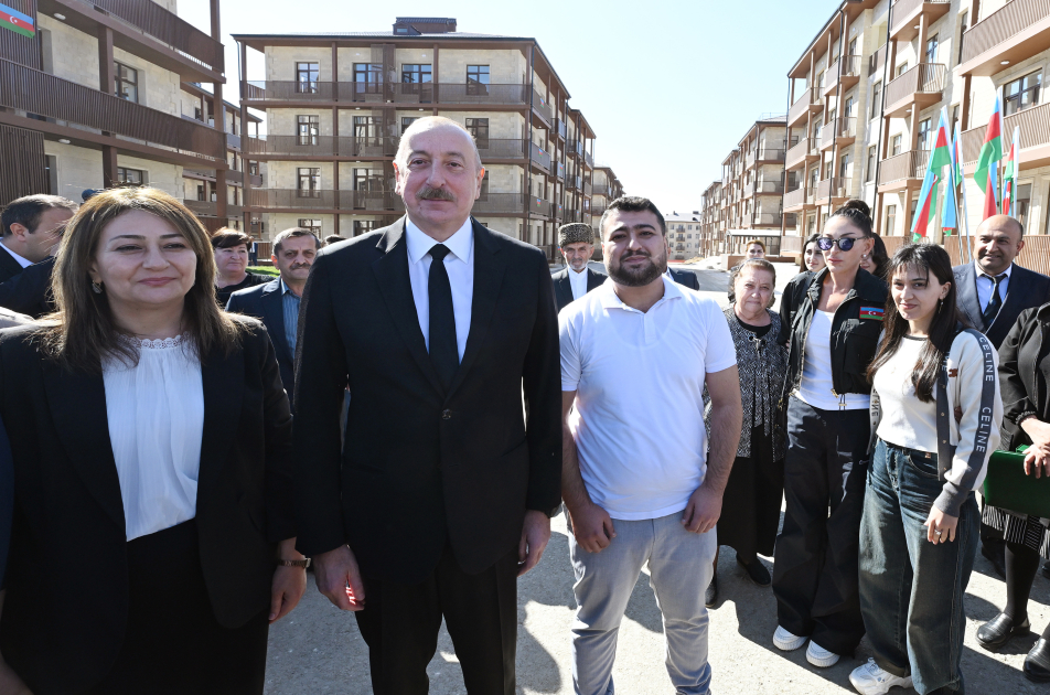 Prezident İlham Əliyev və Birinci xanım Mehriban Əliyeva Cəbrayıl şəhərində inşa olunan yaşayış kompleksinin açılışında iştirak ediblər (FOTO/VİDEO) (YENİLƏNİB-3)