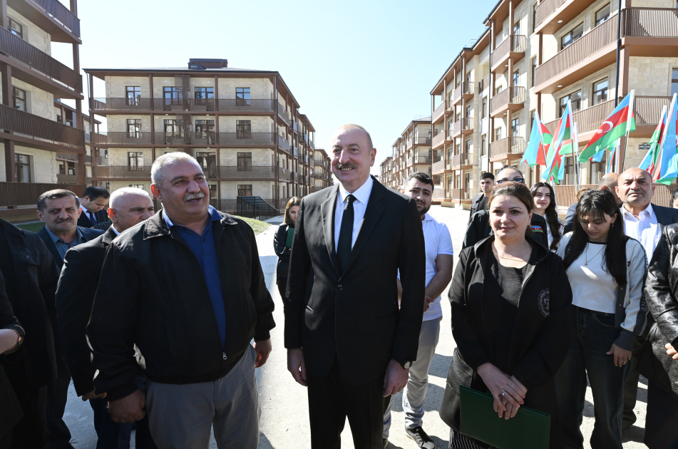 Prezident İlham Əliyev və Birinci xanım Mehriban Əliyeva Cəbrayıl şəhərində inşa olunan yaşayış kompleksinin açılışında iştirak ediblər (FOTO/VİDEO) (YENİLƏNİB-3)