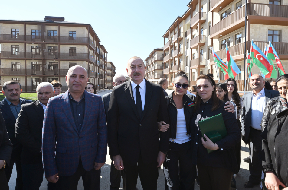 Prezident İlham Əliyev və Birinci xanım Mehriban Əliyeva Cəbrayıl şəhərində inşa olunan yaşayış kompleksinin açılışında iştirak ediblər (FOTO/VİDEO) (YENİLƏNİB-3)