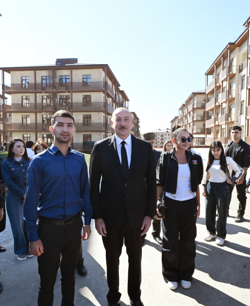 Prezident İlham Əliyev və Birinci xanım Mehriban Əliyeva Cəbrayıl şəhərində inşa olunan yaşayış kompleksinin açılışında iştirak ediblər (FOTO/VİDEO) (YENİLƏNİB-3)