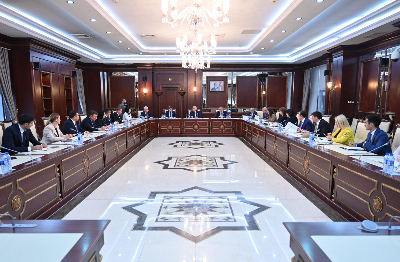 Elm və təhsil komitəsinin payız sessiyasında ilk iclası keçirilib (FOTO)