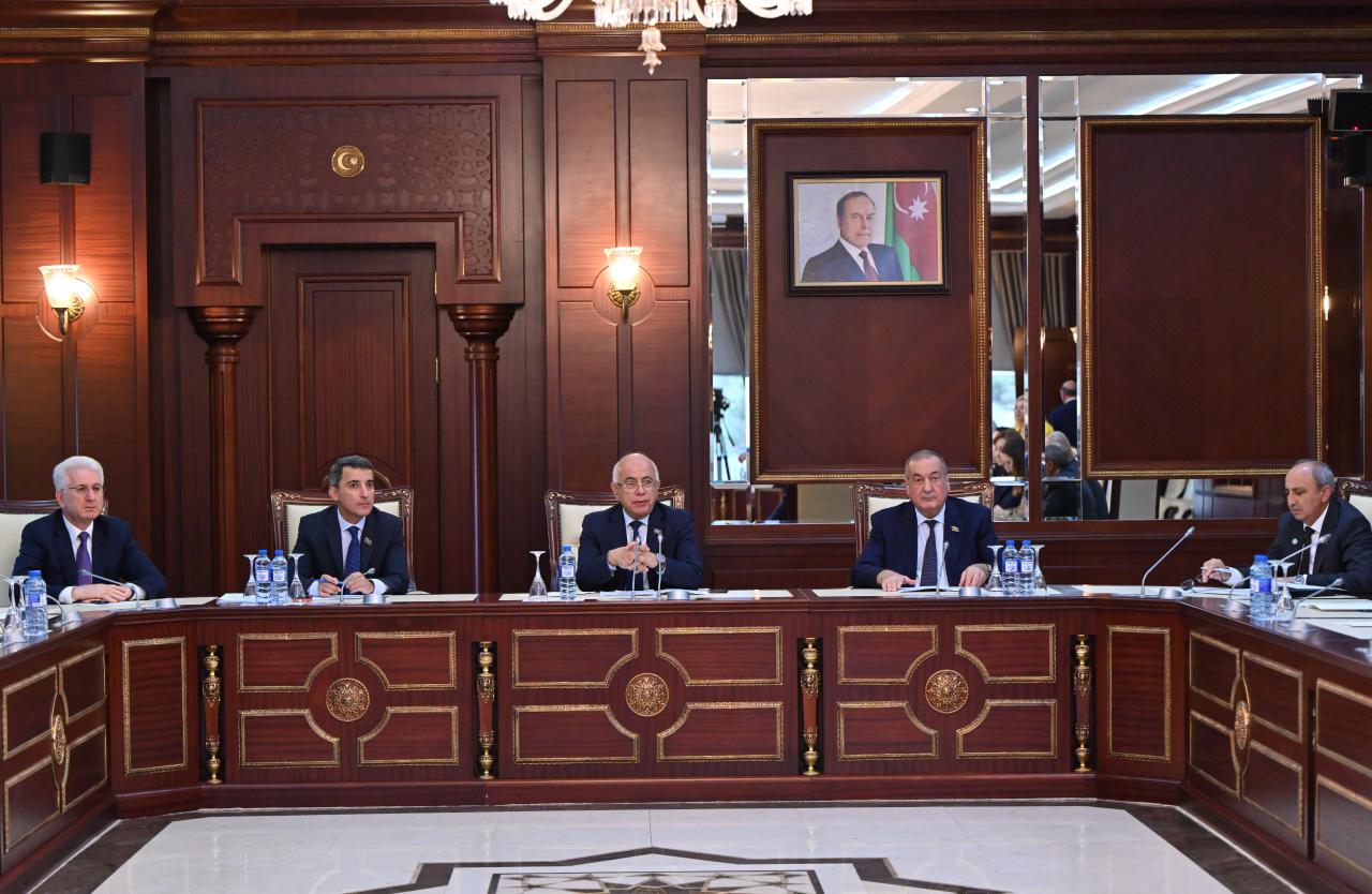 Elm və təhsil komitəsinin payız sessiyasında ilk iclası keçirilib (FOTO)