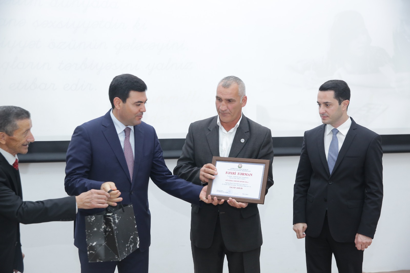 Xaçmazda Beynəlxalq Müəllimlər Günü qeyd edilib (FOTO)