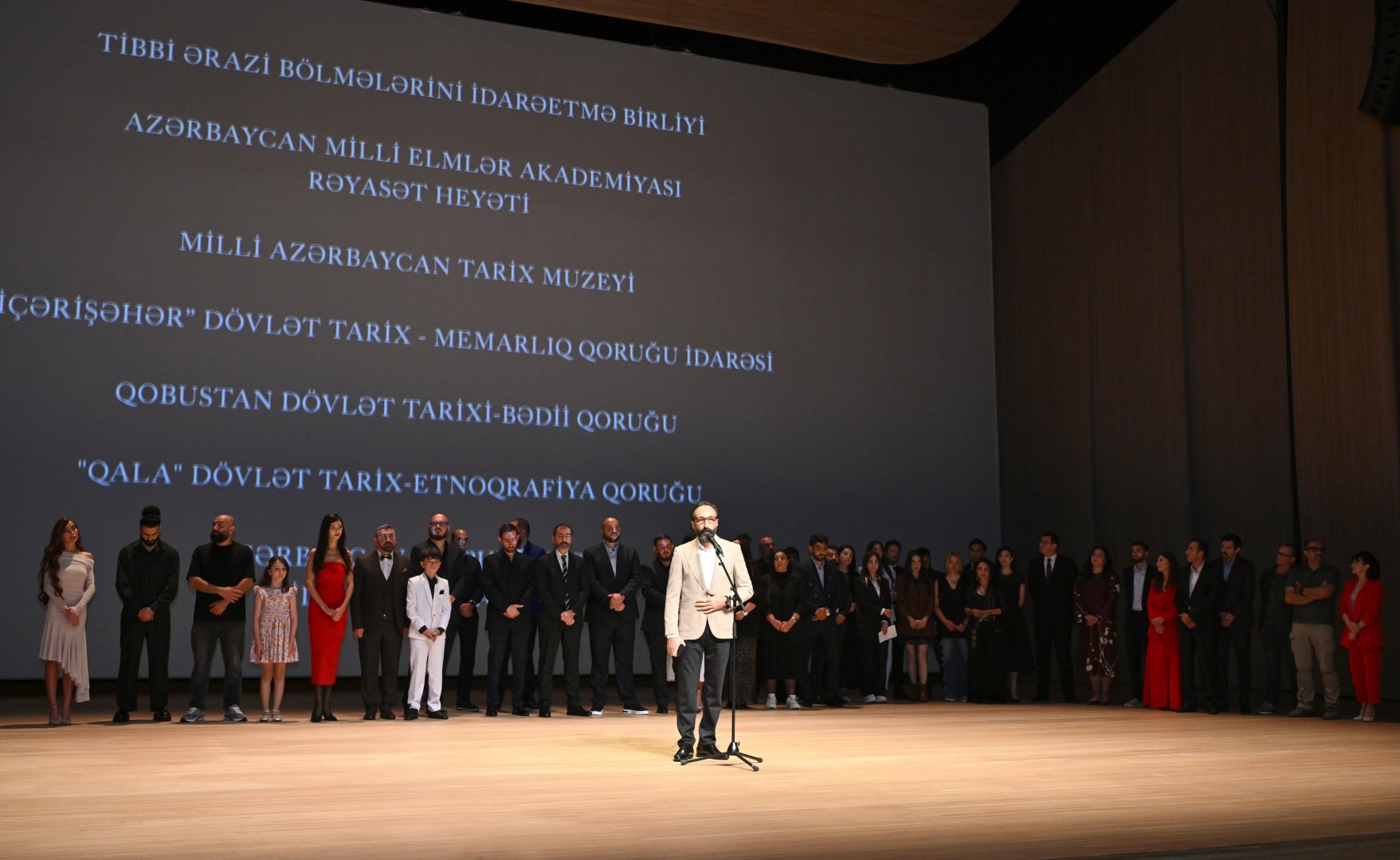 Heydər Əliyev Mərkəzində “Tağıyev: Neft” bədii filminin premyerası olub (FOTO)