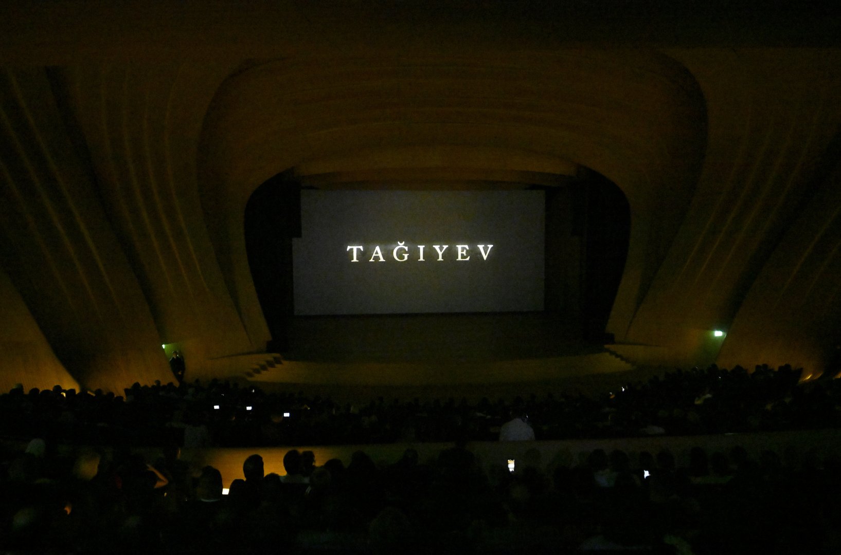 Heydər Əliyev Mərkəzində “Tağıyev: Neft” bədii filminin premyerası olub (FOTO)