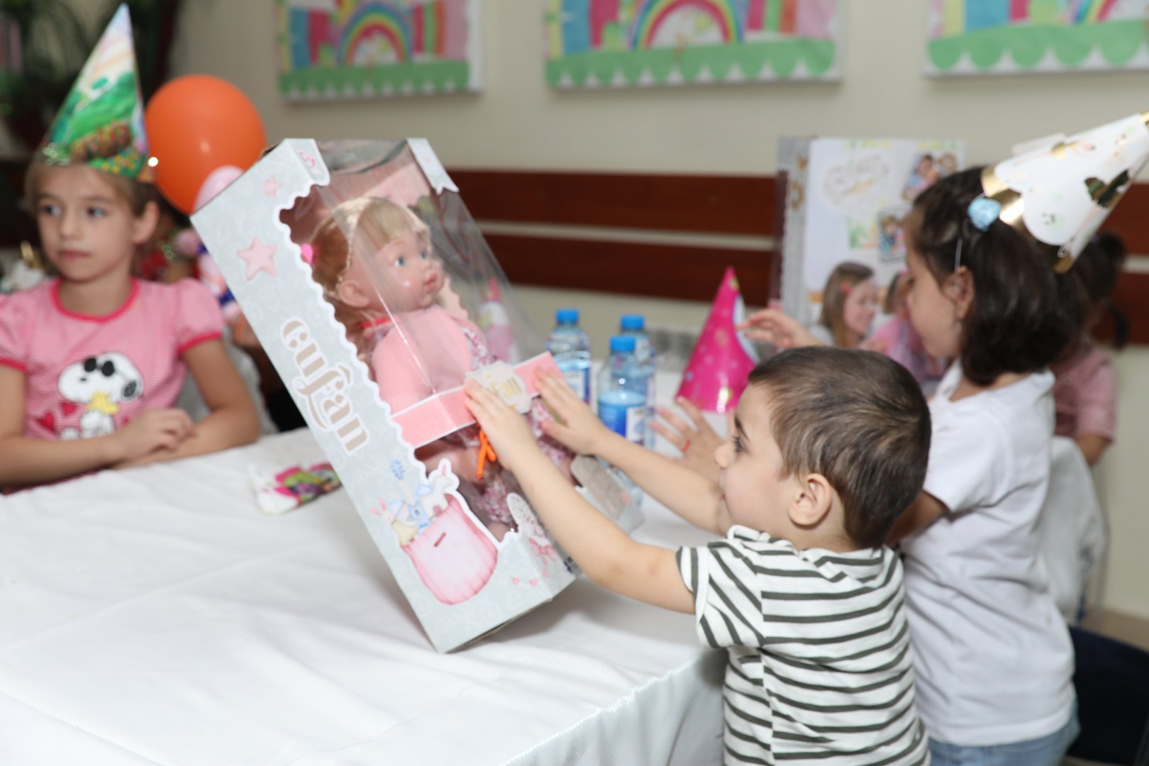 Heydər Əliyev Fondu uşaq evlərində şənlik təşkil etdi (FOTO)
