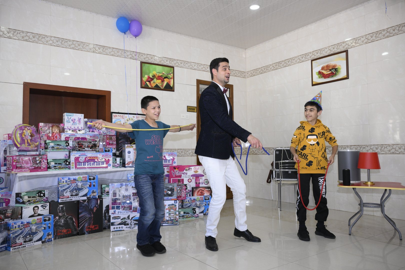 Heydər Əliyev Fondu uşaq evlərində şənlik təşkil etdi (FOTO)
