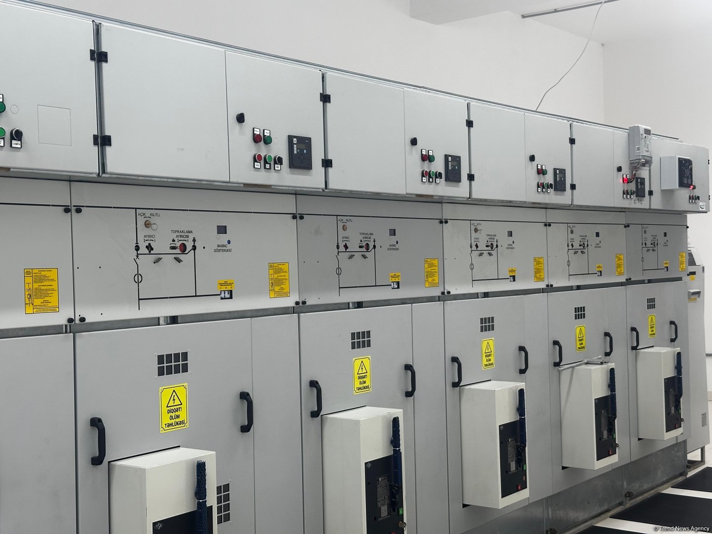 Rəqəmsal İdarəetmə Mərkəzi elektrik təchizatı üçün “Zəngilan” yarımstansiyasından yeraltı kabel xətləri çəkilib - Rəşad İbrahimov (FOTO)