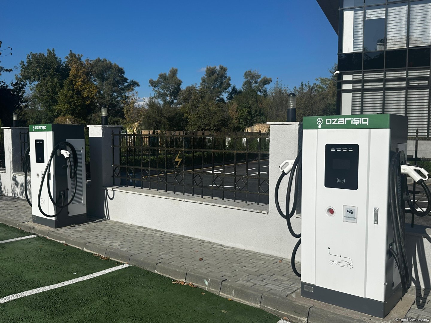 Rəqəmsal İdarəetmə Mərkəzi elektrik təchizatı üçün “Zəngilan” yarımstansiyasından yeraltı kabel xətləri çəkilib - Rəşad İbrahimov (FOTO)