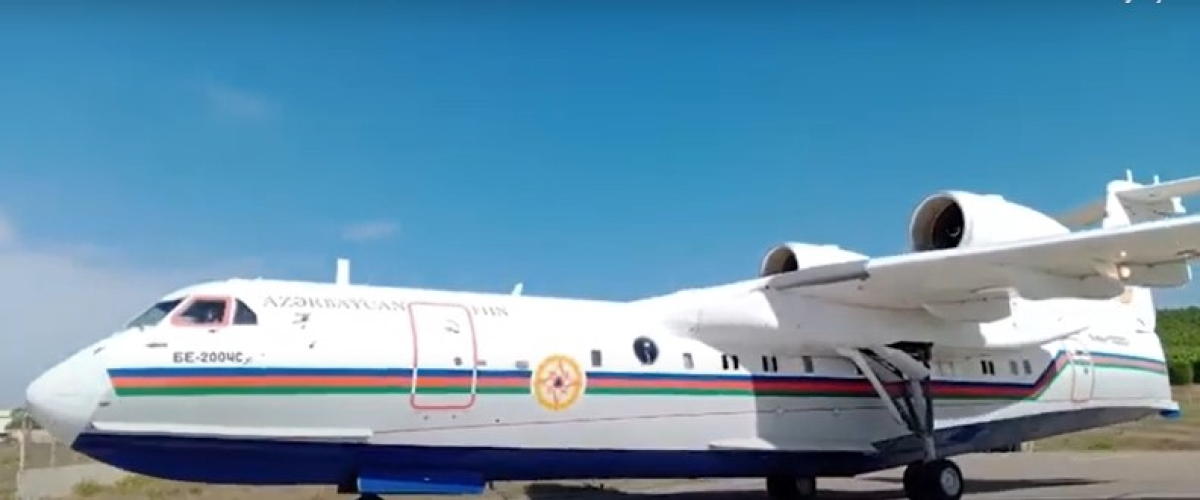 FHN-in “BE-200ÇS” amfibiya tipli təyyarəsi Türkiyədə yanğınsöndürmə əməliyyatını davam etdirir (FOTO/VİDEO)