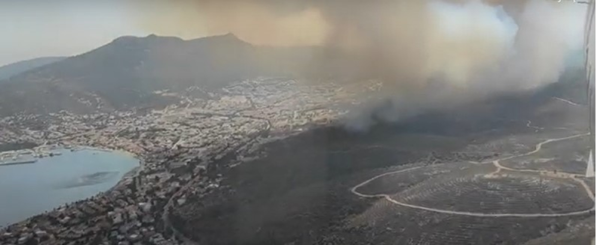 FHN-in “BE-200ÇS” amfibiya tipli təyyarəsi Türkiyədə yanğınsöndürmə əməliyyatını davam etdirir (FOTO/VİDEO)