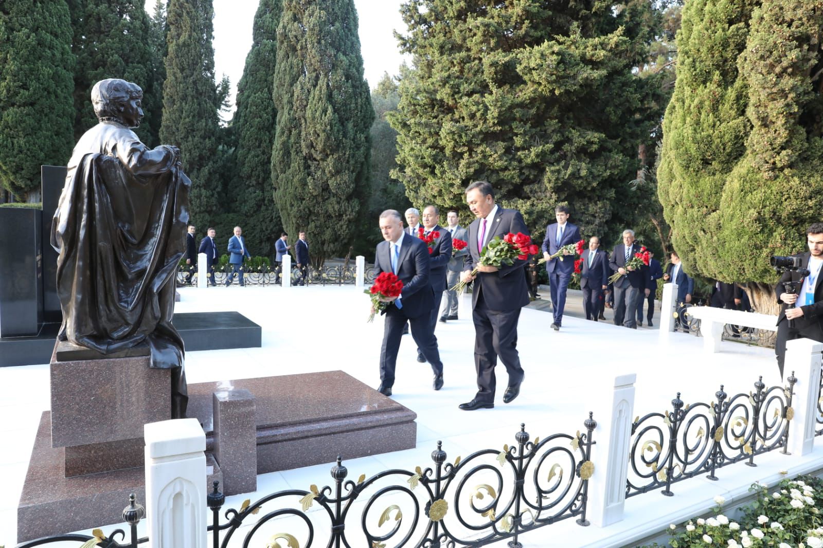 Türk Dövlətləri Təşkilatına üzv ölkələrin səhiyyə nazirləri Ümummilli Lider Heydər Əliyevin məzarını, Şəhidlər xiyabanını və “Türk şəhidliyi” abidəsini ziyarət ediblər (FOTO)