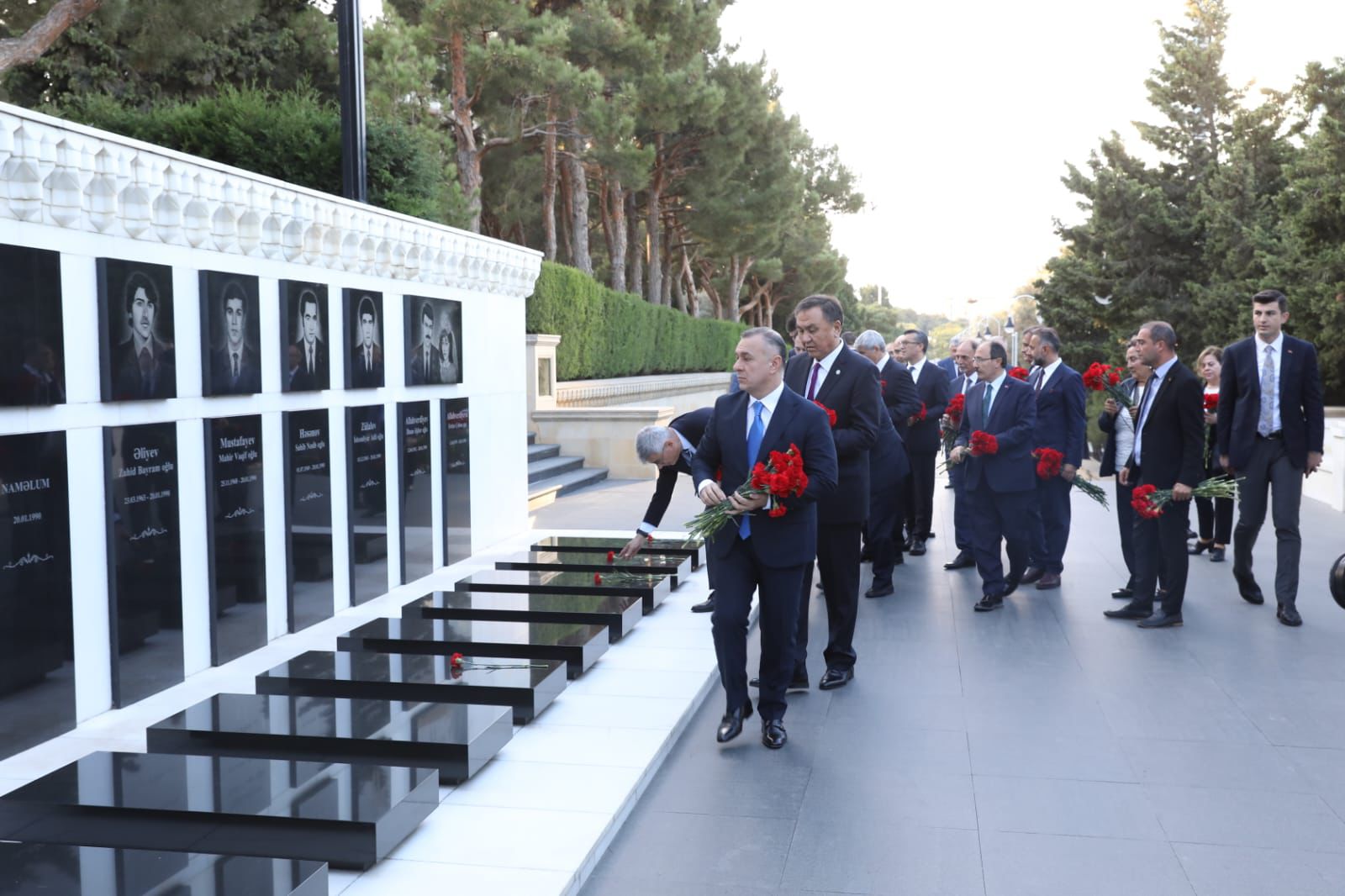 Türk Dövlətləri Təşkilatına üzv ölkələrin səhiyyə nazirləri Ümummilli Lider Heydər Əliyevin məzarını, Şəhidlər xiyabanını və “Türk şəhidliyi” abidəsini ziyarət ediblər (FOTO)
