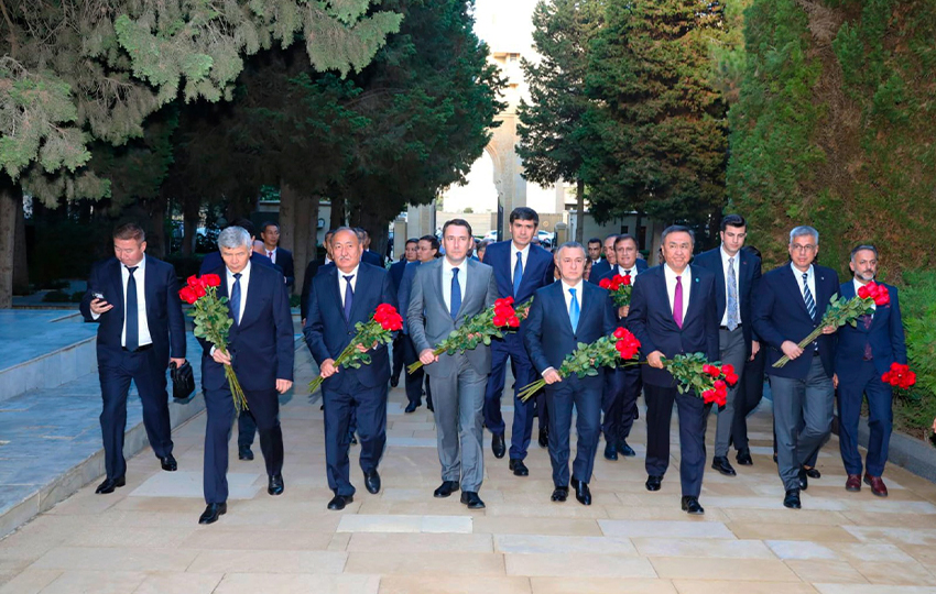 Türk Dövlətləri Təşkilatına üzv ölkələrin səhiyyə nazirləri Ümummilli Lider Heydər Əliyevin məzarını, Şəhidlər xiyabanını və “Türk şəhidliyi” abidəsini ziyarət ediblər (FOTO)