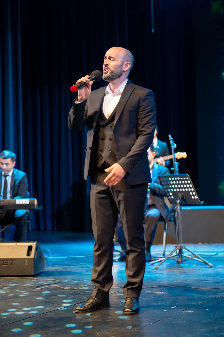 Gəncə Dövlət Filarmoniyasının solistləri Bakıda izdihamla qarşılanıb (FOTO)
