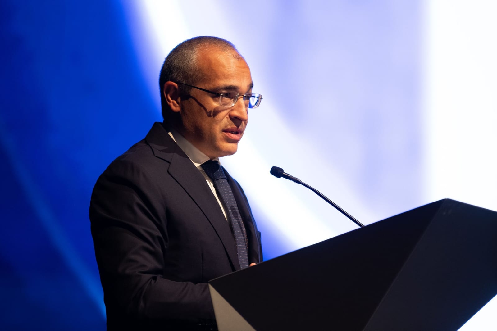 Azərbaycan “yaşıl” enerjiyə keçid üzrə regionun lideri olmaq niyyətindədir - Mikayı Cabbarov