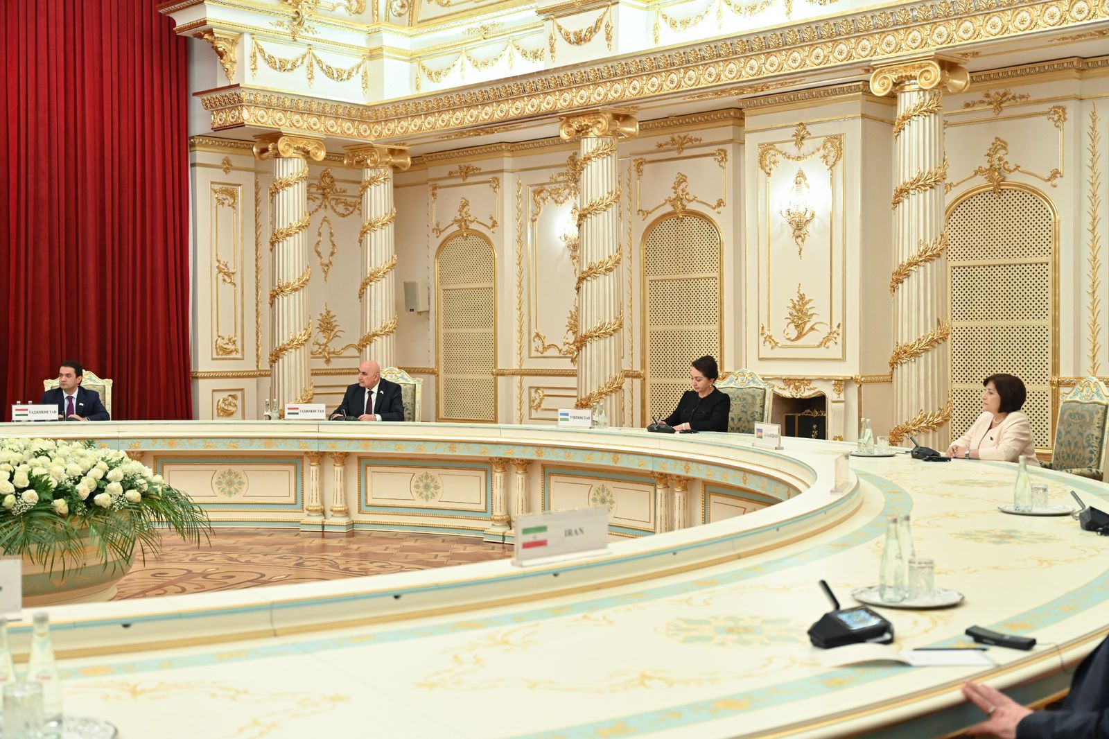 Sahibə Qafarova Emoməli Rəhmonla Beynəlxalq Parlament Konfransının əhəmiyyətini müzakirə etdi (FOTO)