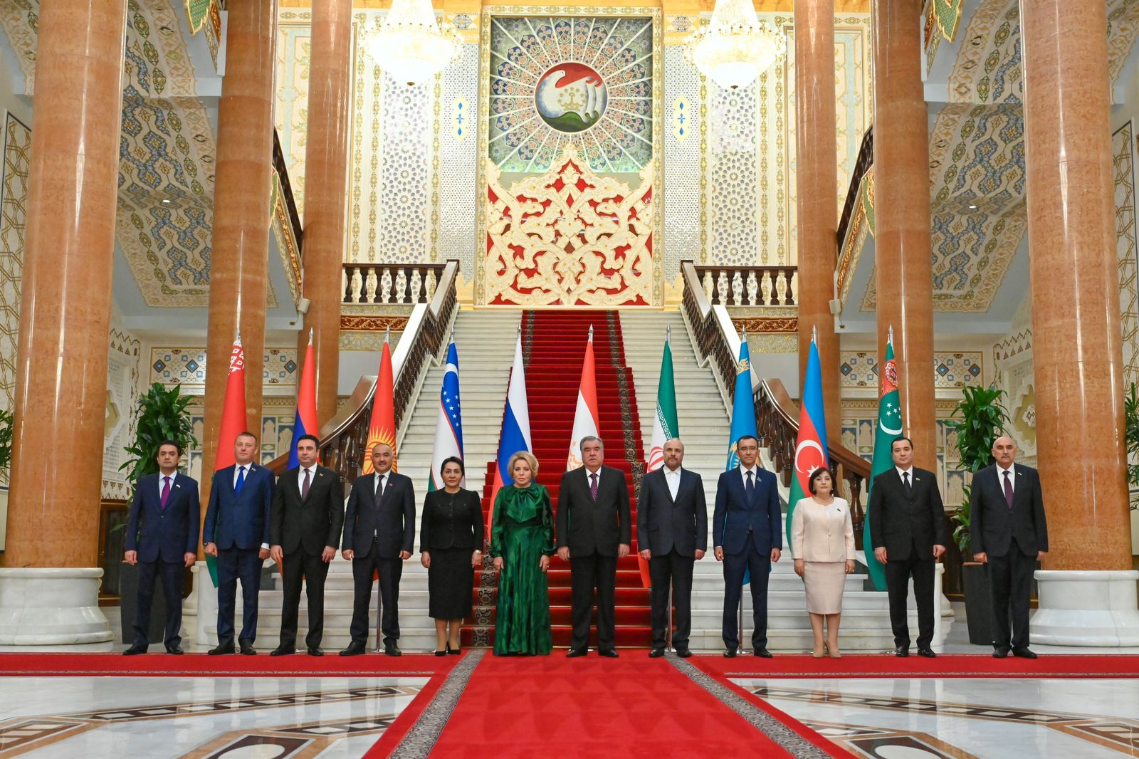 Sahibə Qafarova Emoməli Rəhmonla Beynəlxalq Parlament Konfransının əhəmiyyətini müzakirə etdi (FOTO)
