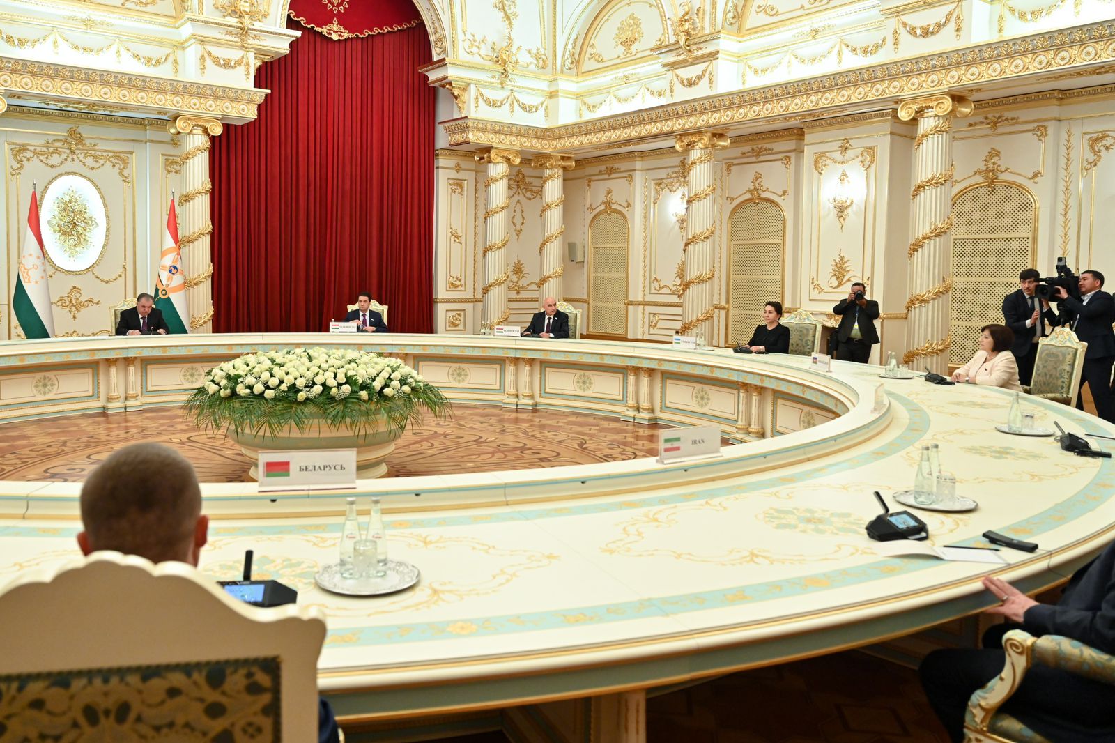 Sahibə Qafarova Emoməli Rəhmonla Beynəlxalq Parlament Konfransının əhəmiyyətini müzakirə etdi (FOTO)