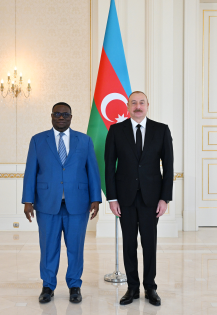 Prezident İlham Əliyev Beninin Azərbaycanda yeni təyin olunmuş səfirinin etimadnaməsini qəbul edib (FOTO/VİDEO) (YENİLƏNİB)