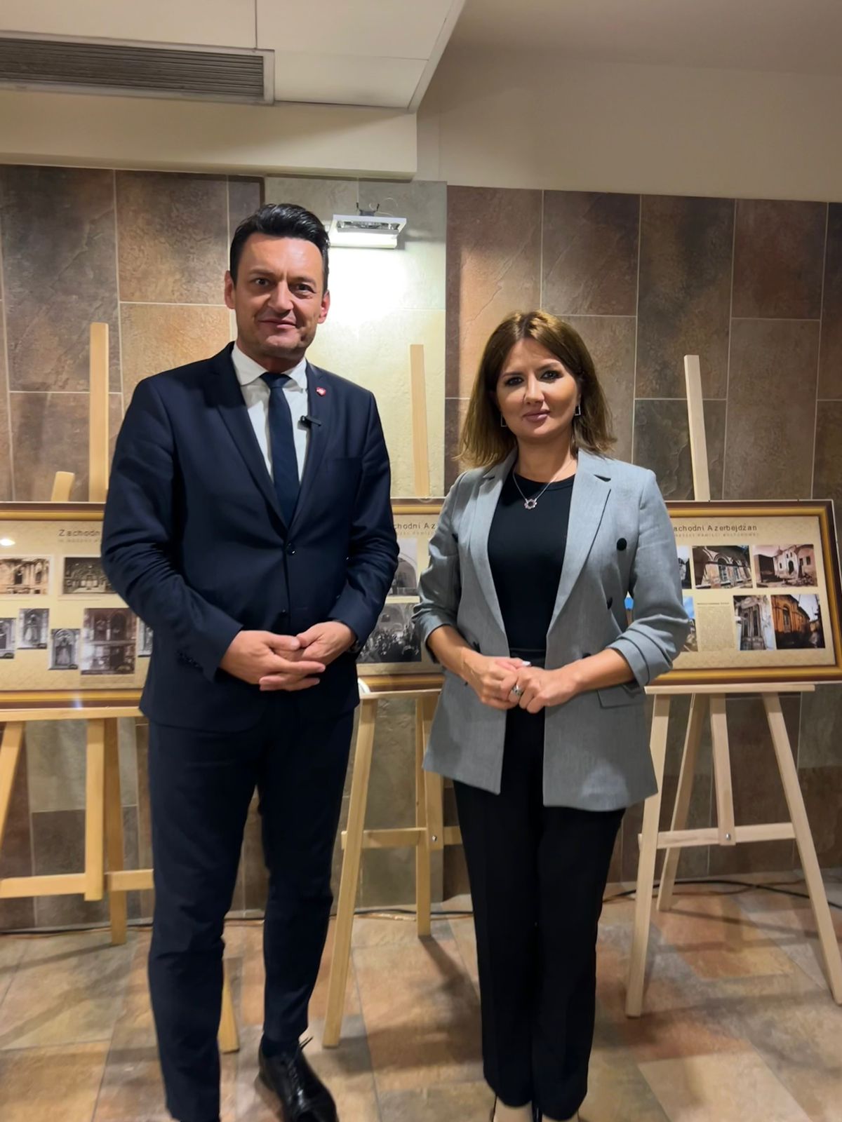 Polşalı parlamentari Qərbi azərbaycanlıların məruz qaldıqları deportasiyalar barədə məlumatlandırılıb (FOTO)