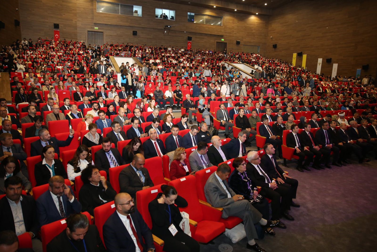 “Türkiyə yüzilliyində I Beynəlxalq Türk Diasporu Simpoziumu” işə başlayıb (FOTO)