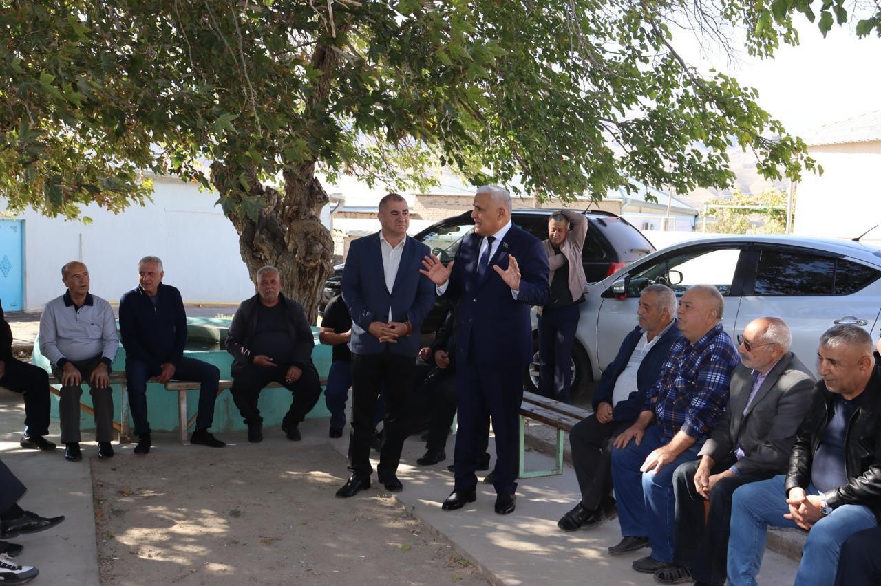 Milli Məclisin deputatı Vüqar Rəhimzadə seçiciləri ilə görüşüb (FOTO)