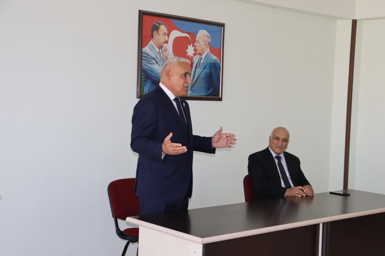 Milli Məclisin deputatı Vüqar Rəhimzadə seçiciləri ilə görüşüb (FOTO)