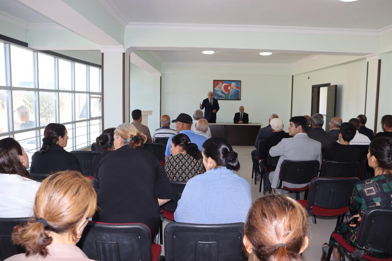Milli Məclisin deputatı Vüqar Rəhimzadə seçiciləri ilə görüşüb (FOTO)