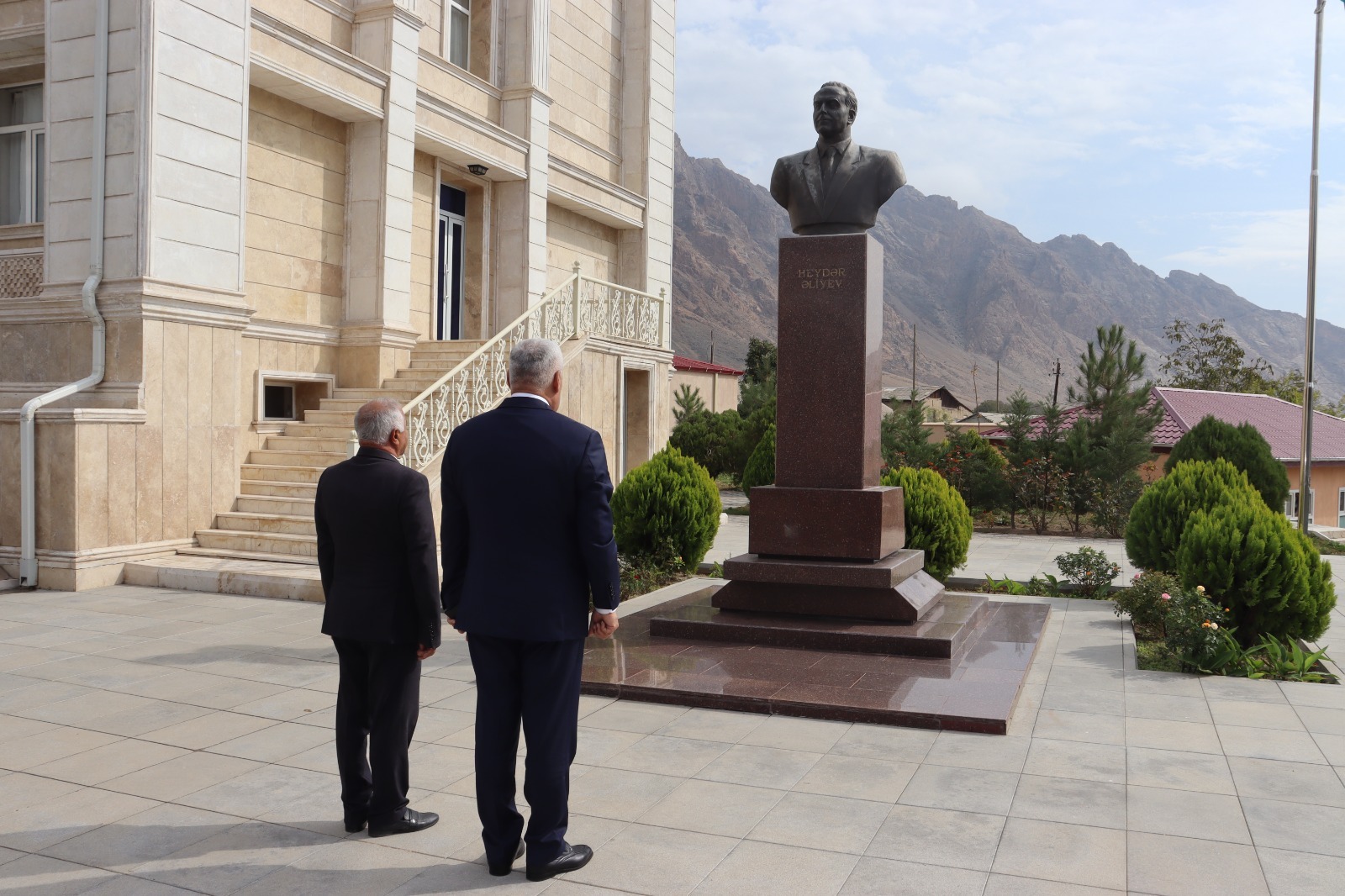 Milli Məclisin deputatı Vüqar Rəhimzadə seçiciləri ilə görüşüb (FOTO)