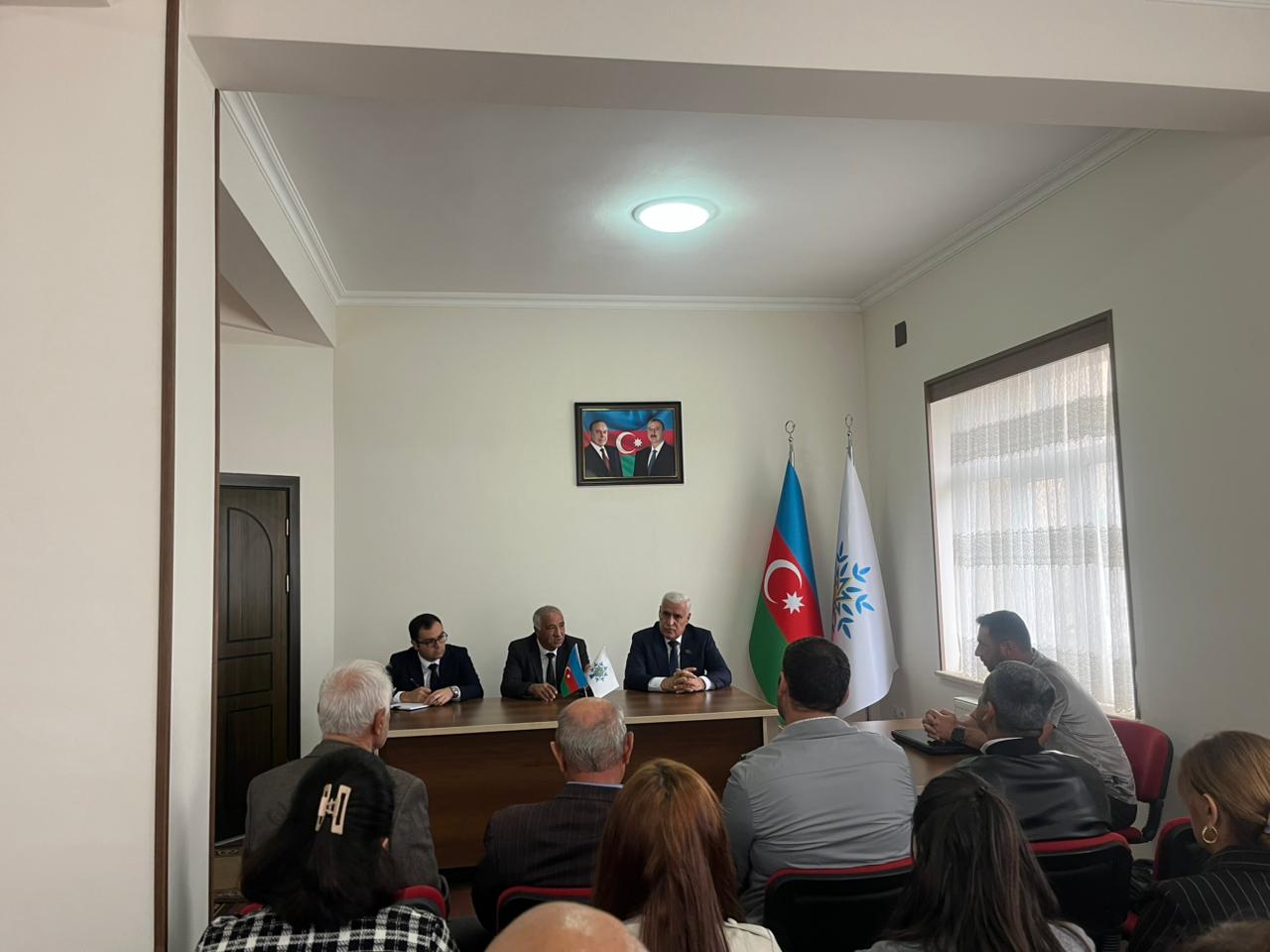 Milli Məclisin deputatı Vüqar Rəhimzadə seçiciləri ilə görüşüb (FOTO)